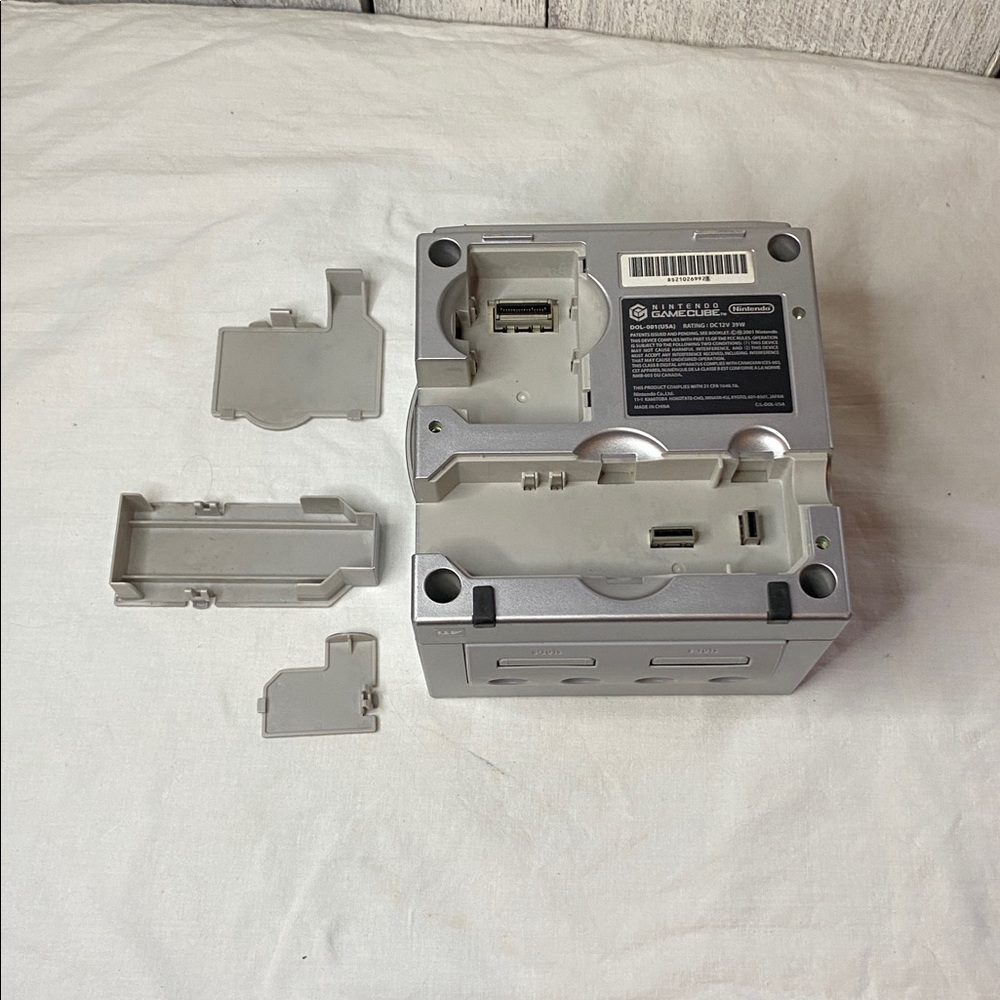 Nintendo GameCube Silver DOL-001 (USA) CONSOLE ONLY - Picture 4 of 7